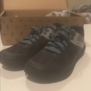 Pearl Izumi Black and Blue Athletic Shoes